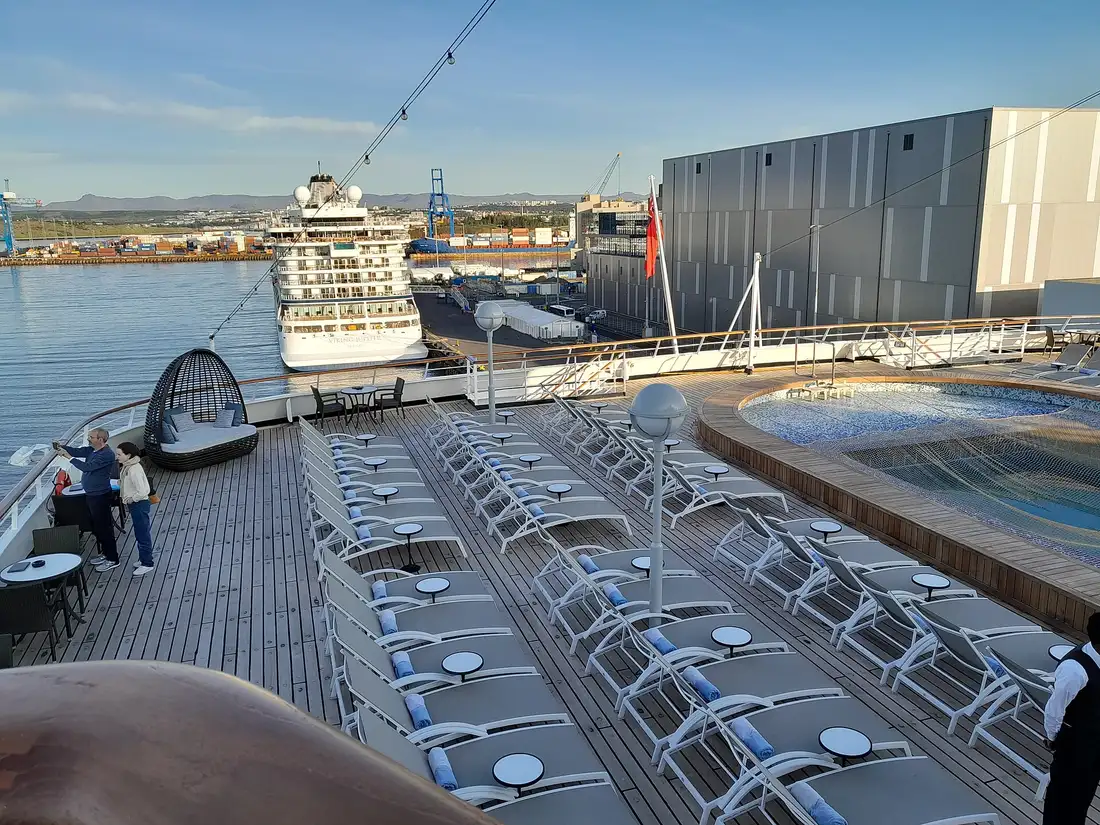 Le paquebot Renaissance de la Compagnie Française de Croisières, en Islande.
