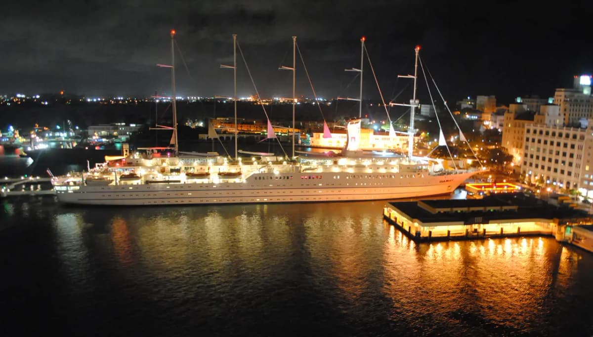 Le Club Med 2 devant le Vieux San Juan, à Porto Rico.