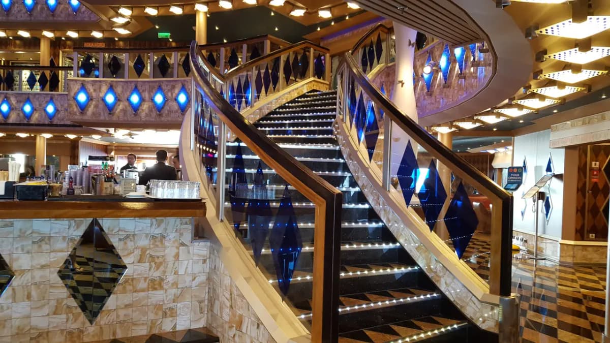 L'atrium Atrio dei Diamanti du Costa Favolosa.