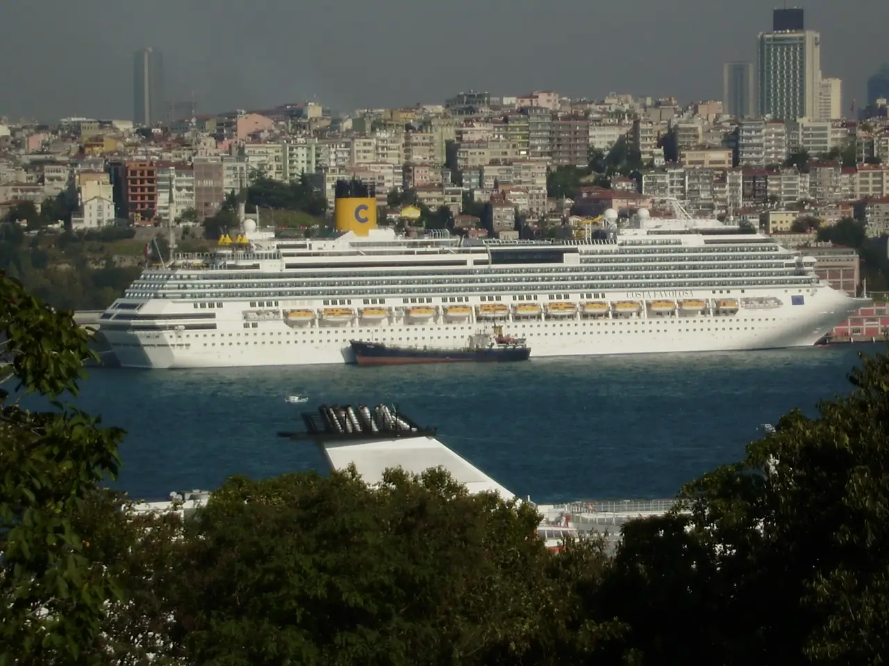 Le paquebot Costa Favolosa en 2011.