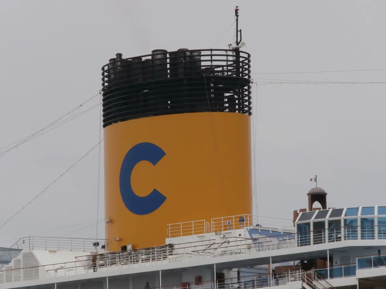 La cheminée du Costa Favolosa, à Tallinn, en 2015.