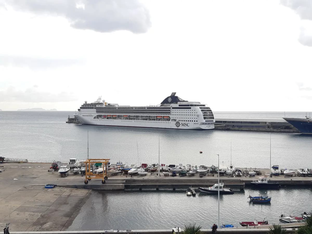 Le MSC Opera dans le port de Funchal, à Madère.