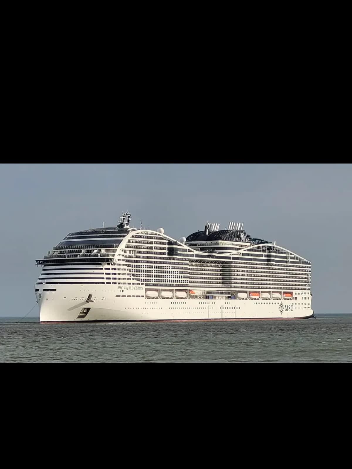Le MSC World Europa à Saint-Nazaire.