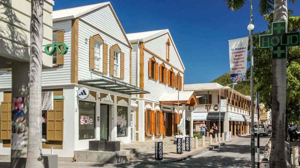 Boutiques sur Front Street, à Philipsburg, Saint-Martin.