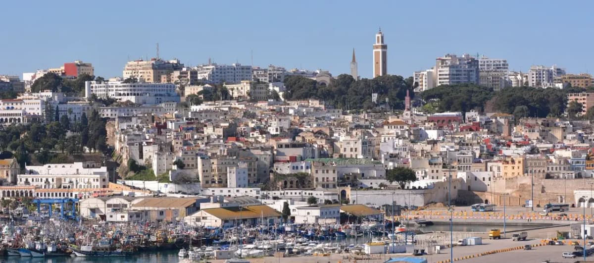 Le port de Tanger, vers la vieille ville.